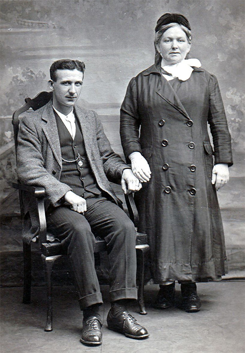 Photograph of Elizabeth Campbell Muldoon and her son Willy, private collection. 
