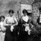 Photograph of women outside St Kilda Post Office, 1913 (Crown Copyright, National Records of Scotland, GD1/713/1/10)
