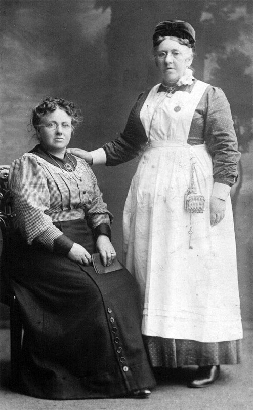 Photograph of Isabella Charles and her sister, private collection. 