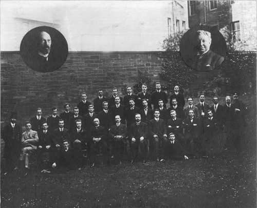 Group photograph of 1911 census staff, National Records of Scotland GRO6/464/10.